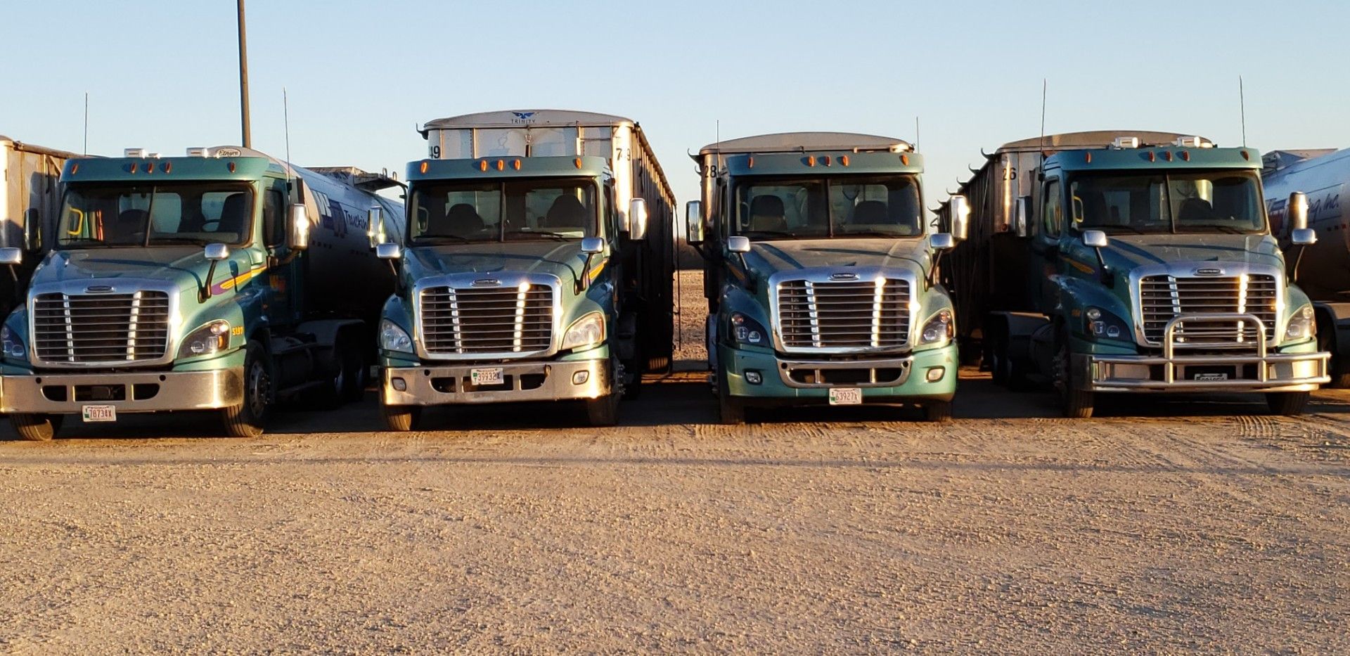 Waddell-wojcik Trucking Inc equipment