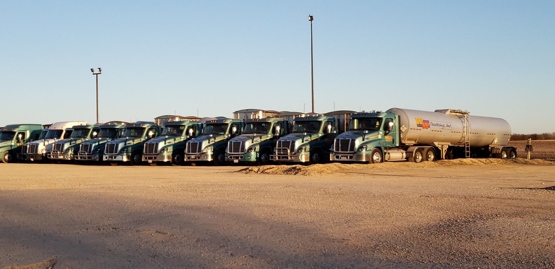 Waddell-wojcik Trucking Inc equipment