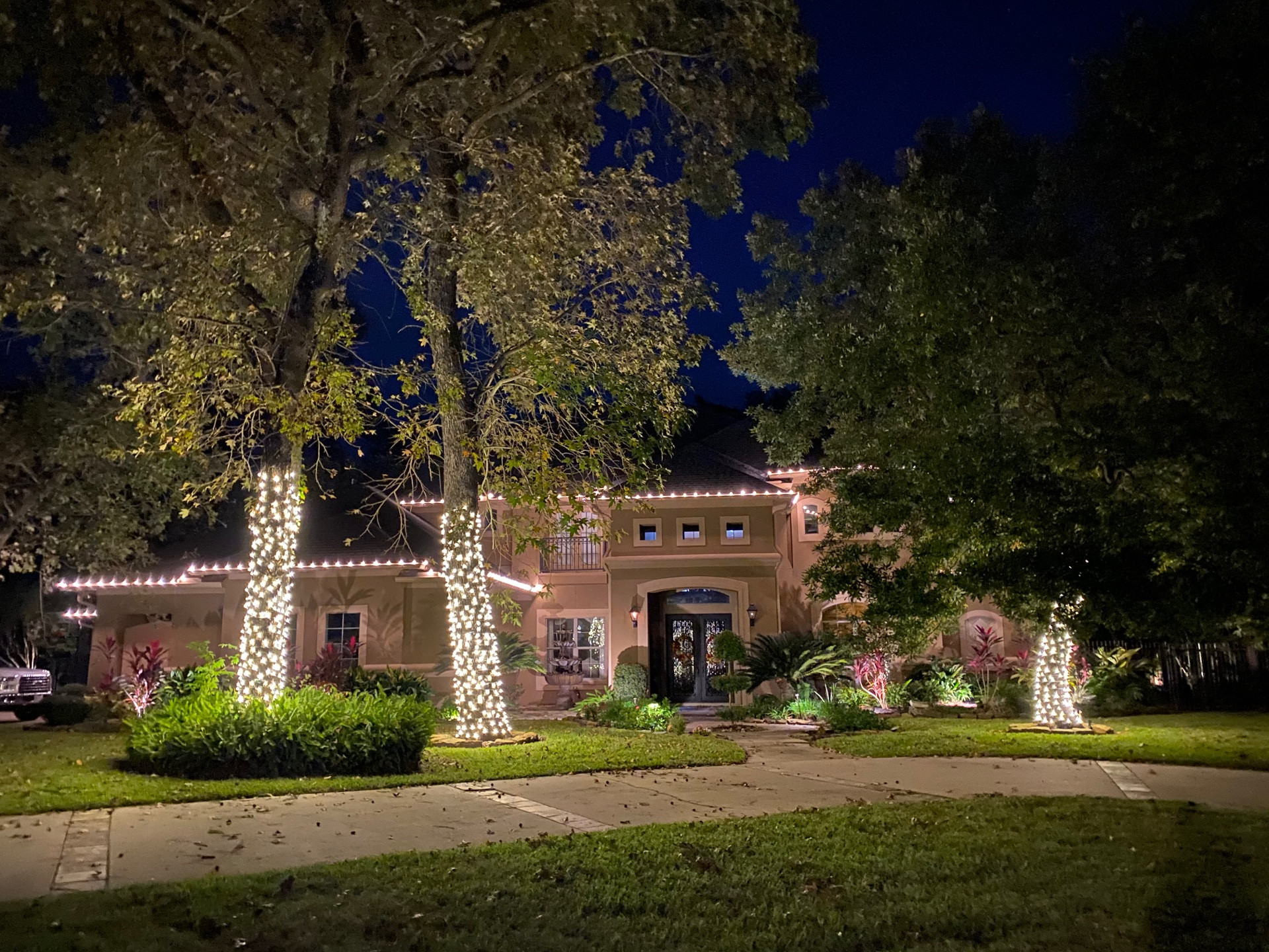 Get Your FREE Custom Christmas Light installation Estimate