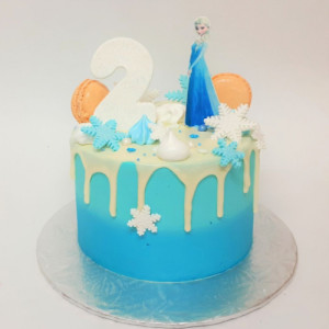 Drip cake reine des neiges à figurine vegan, sans gluten