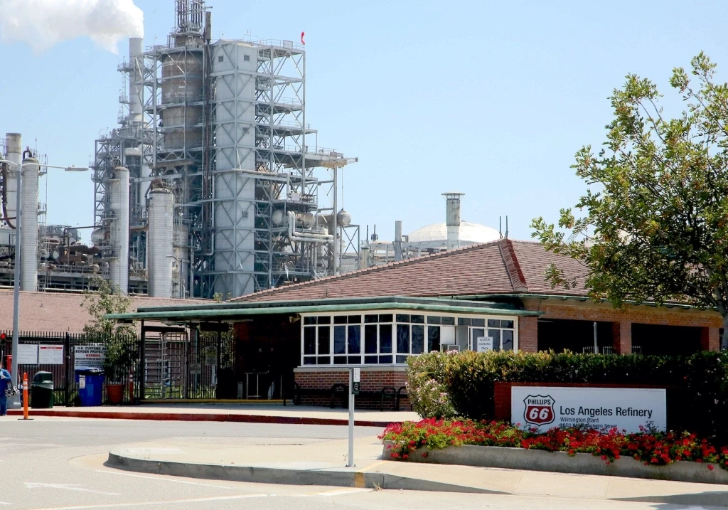 front gate of the los angeles refinery