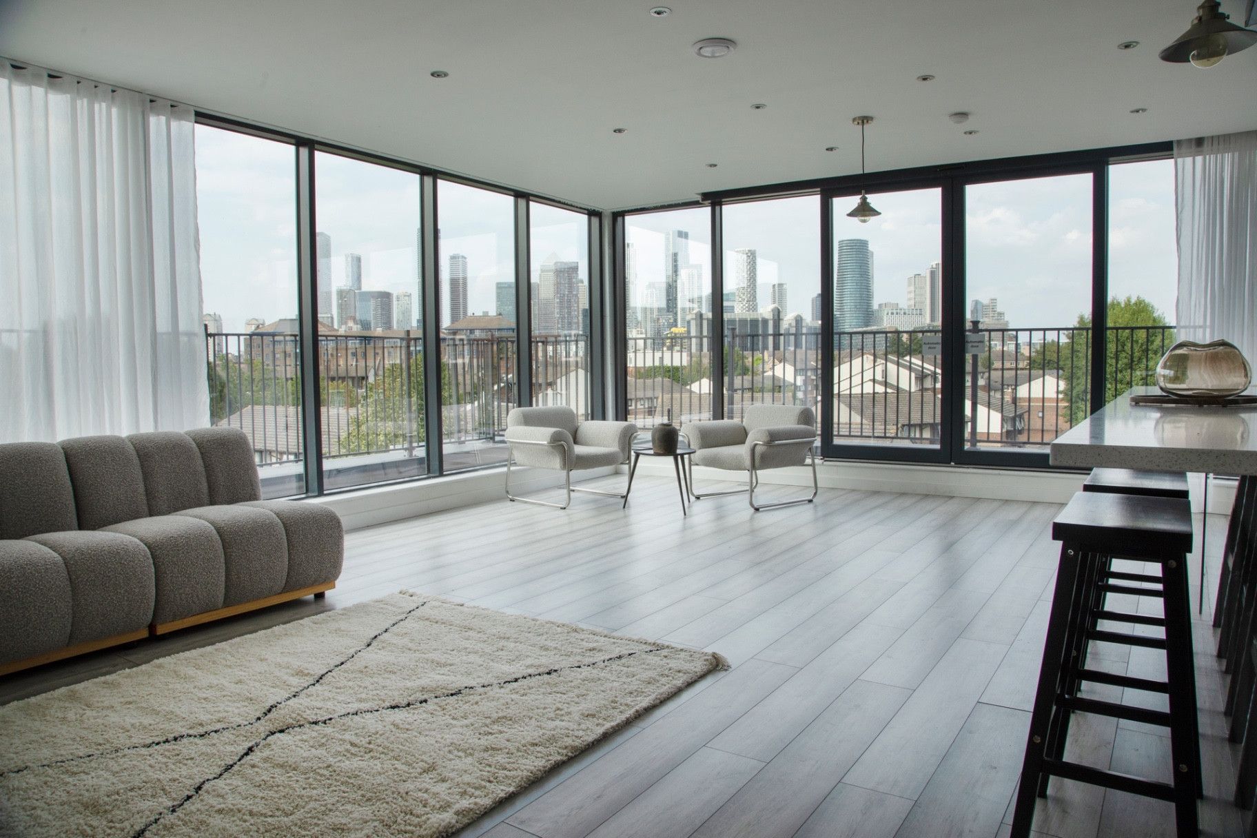 Elevate Your Events with Stunning Canary Wharf Penthouse Rentals