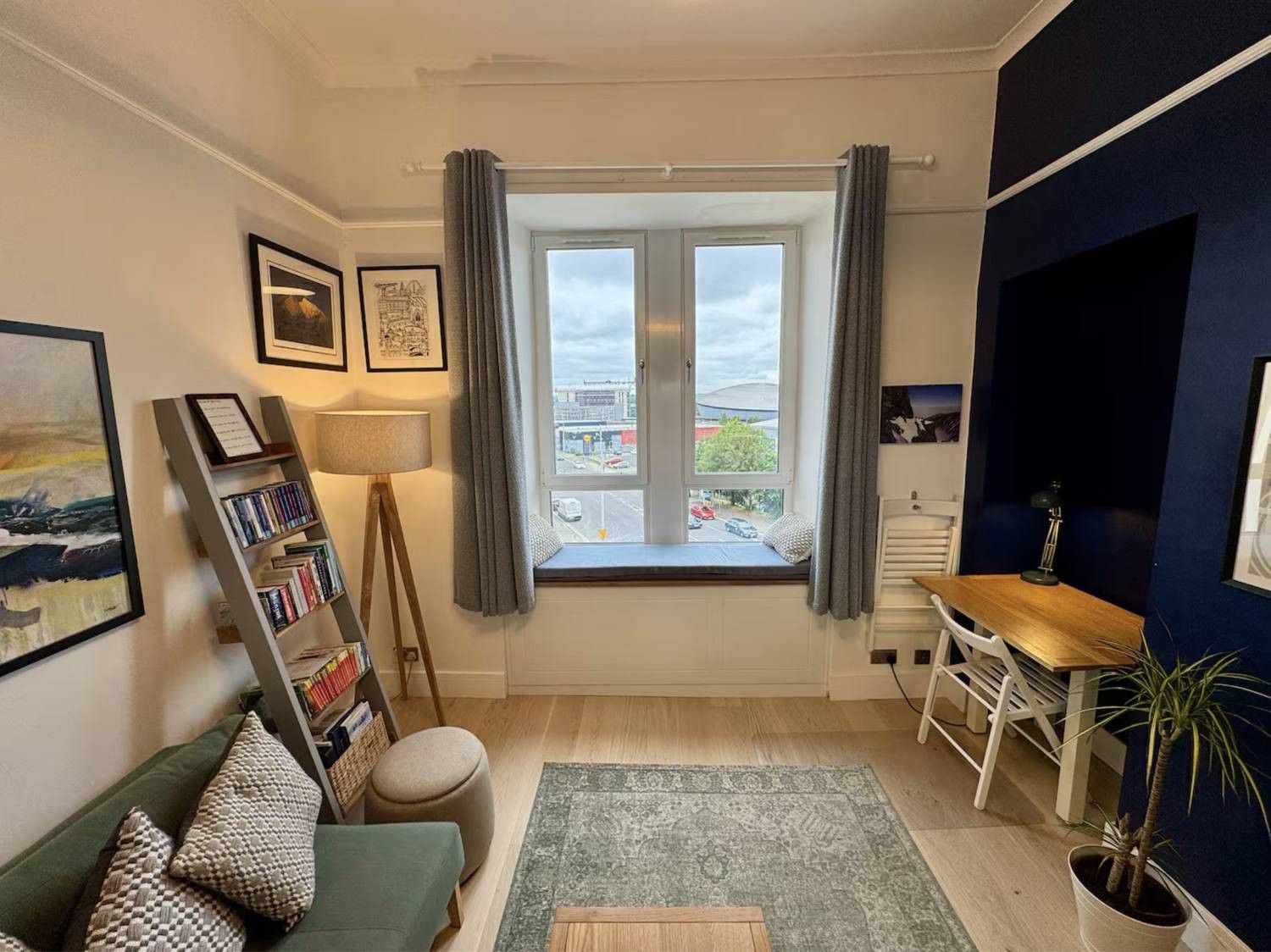 Window seat with Hydro view