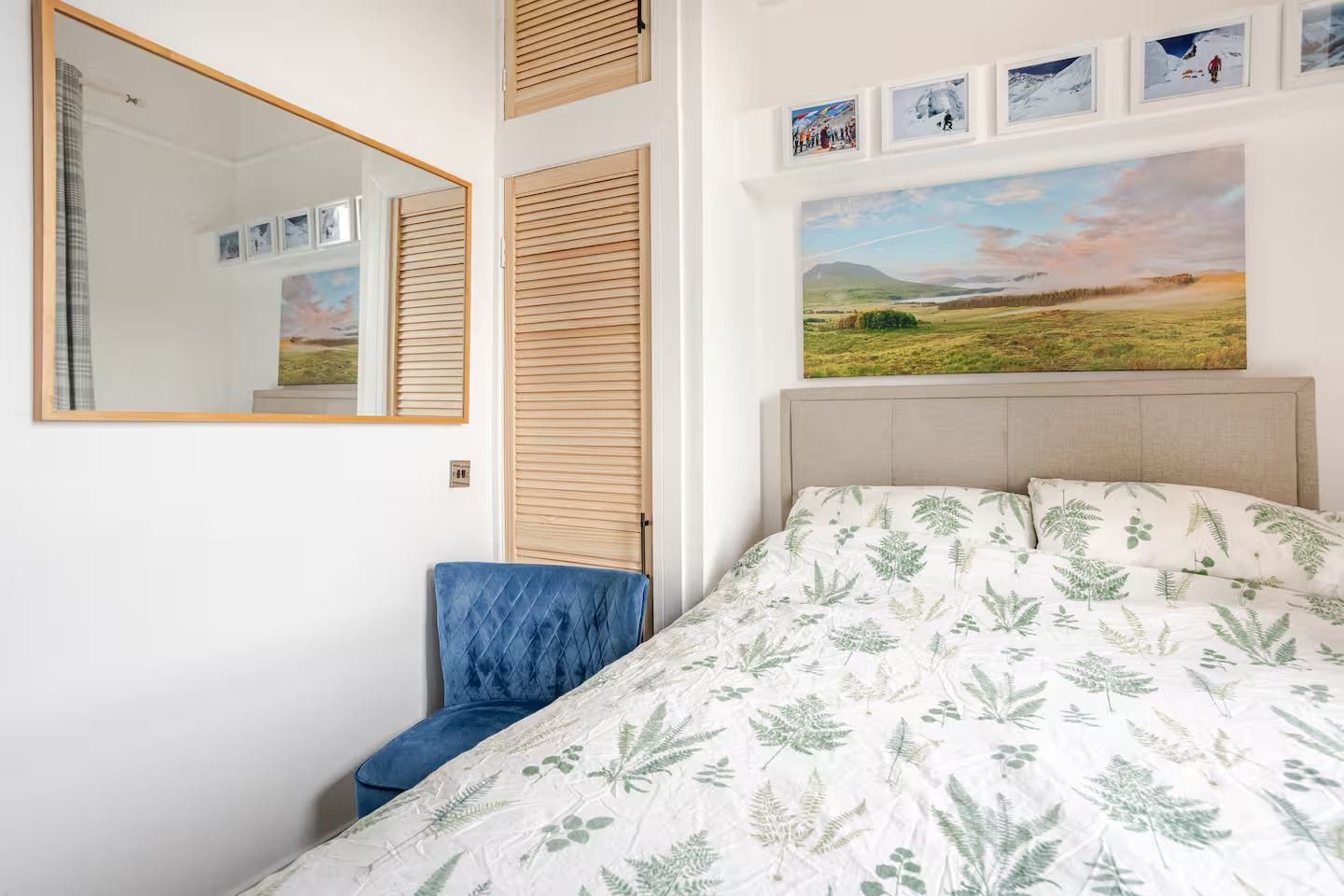 Bedroom with double bed and window seat