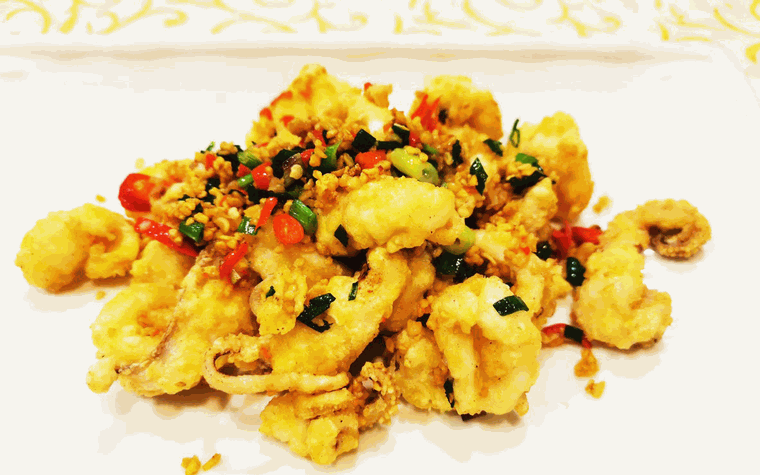 A house dish from the Bentong Loong Foong menu · 文東龍鳳酒樓菜单上的本店菜式