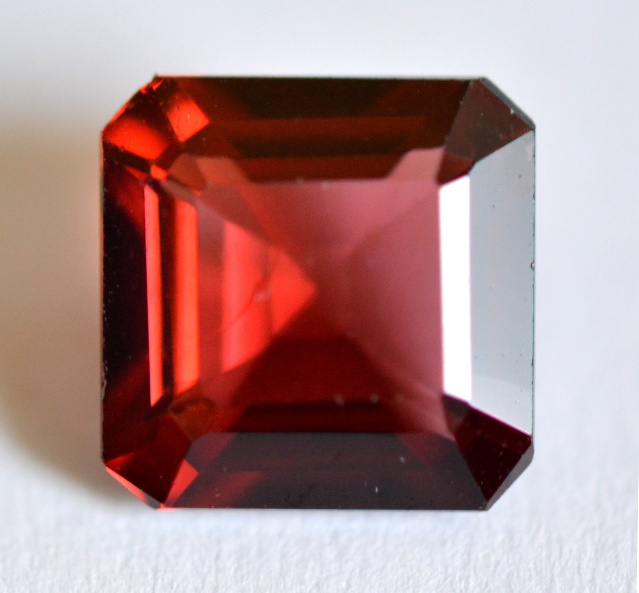 Pyralspite Garnets: Almandine, Pyrope & Spessartine