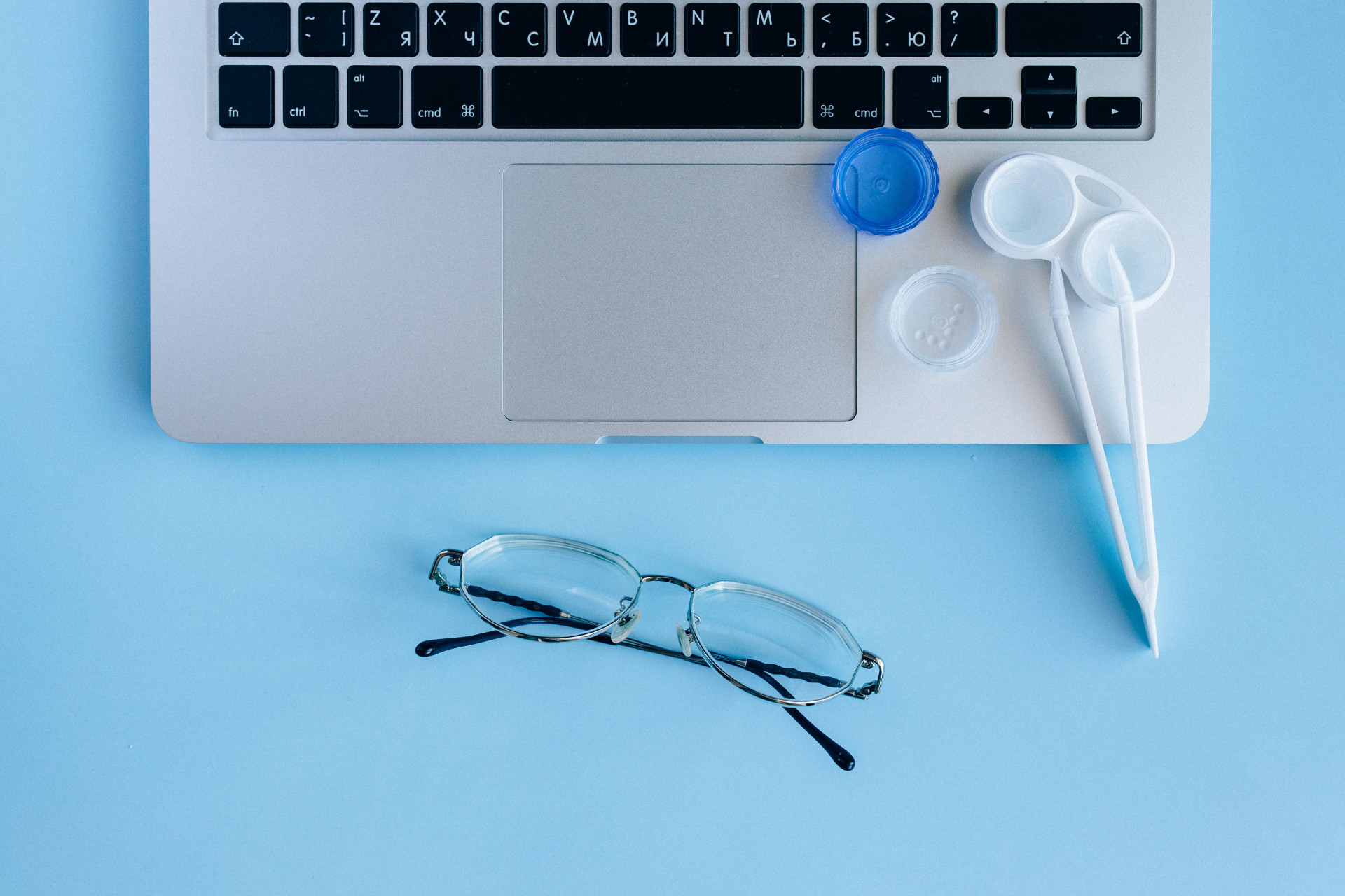 Eye Glasses and Contact Lenses